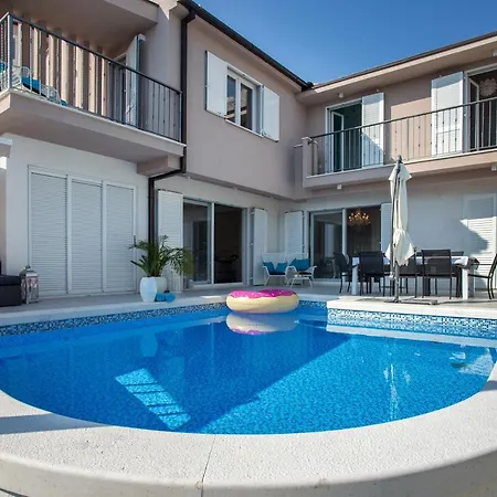 Rogac Villa *